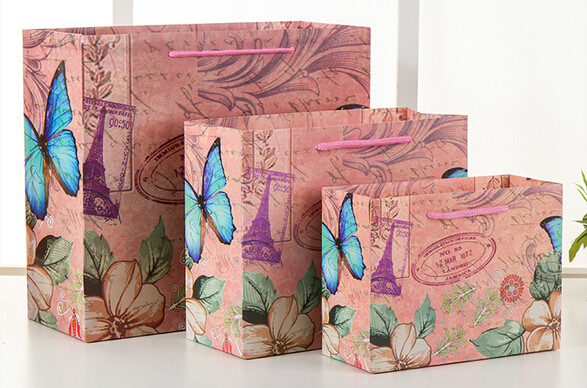 唯美藝術(shù)風格化妝品白卡紙袋定制