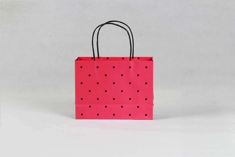 時(shí)尚紅底黑點(diǎn)禮品銅版紙袋 時(shí)尚紅底黑點(diǎn)禮品銅版紙袋
