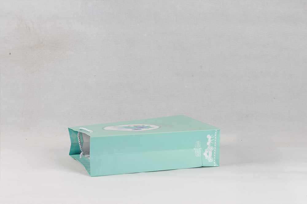 綠色唯美白卡紙袋 綠色唯美白卡紙袋