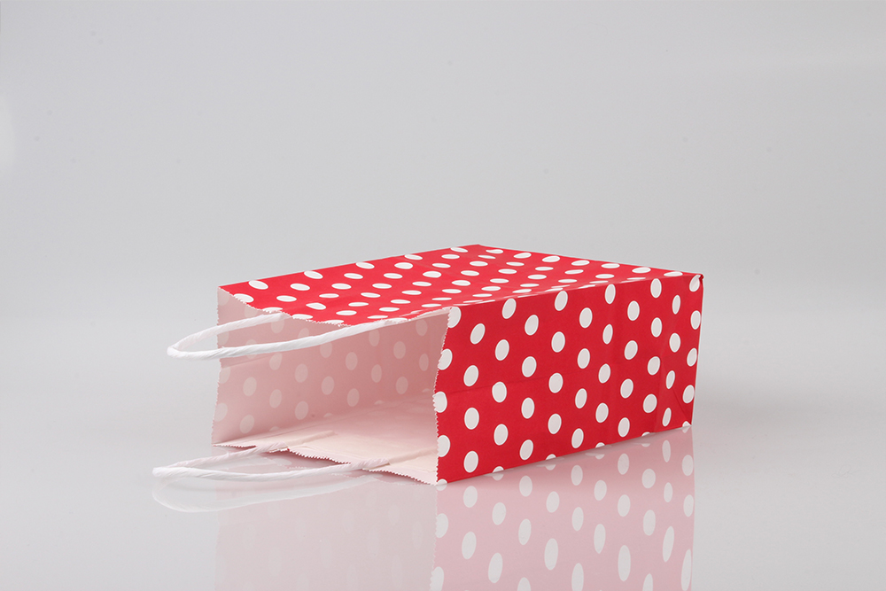 圓點(diǎn)清新禮品白牛皮紙袋 圓點(diǎn)清新禮品白牛皮紙袋