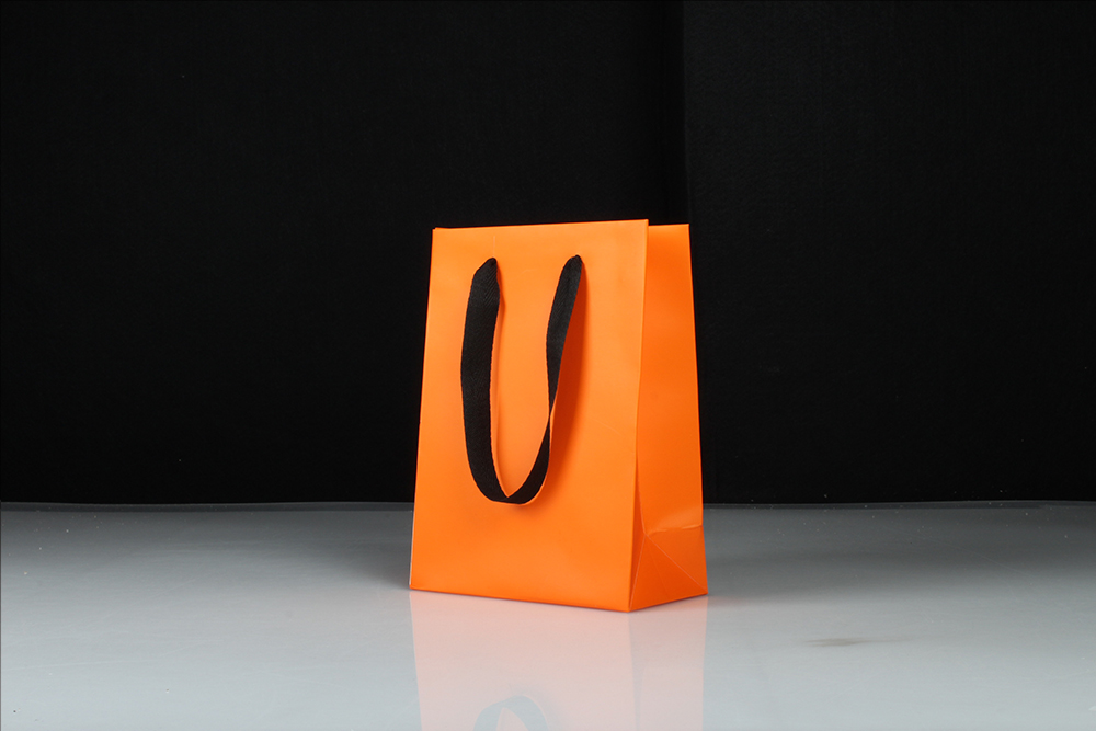 中號簡約型橙色白卡紙袋 中號簡約型橙色白卡紙袋