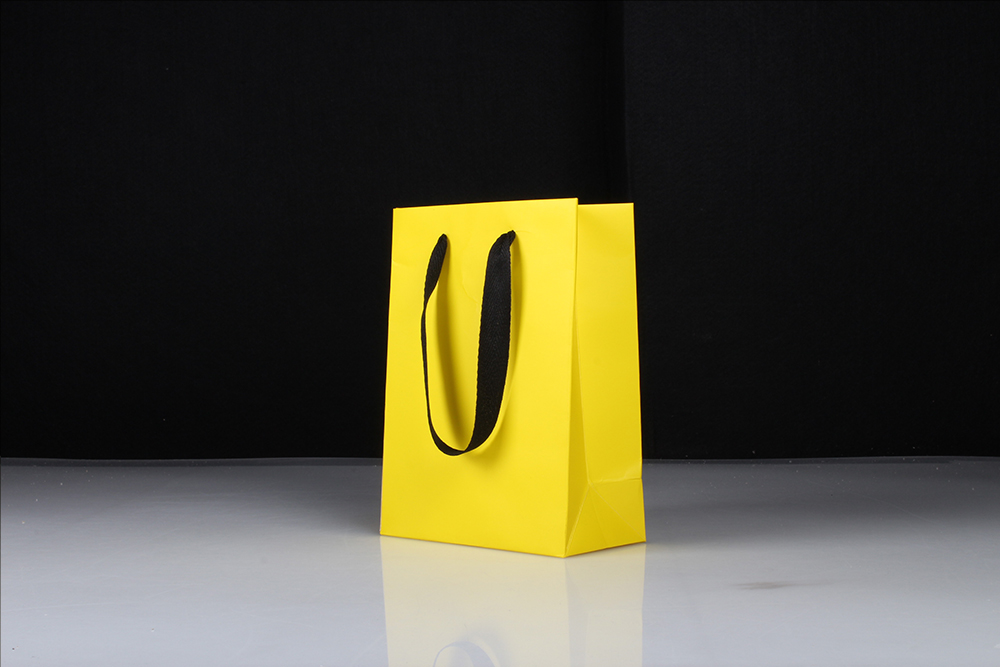 中號簡約型黃色白卡紙袋 中號簡約型黃色白卡紙袋