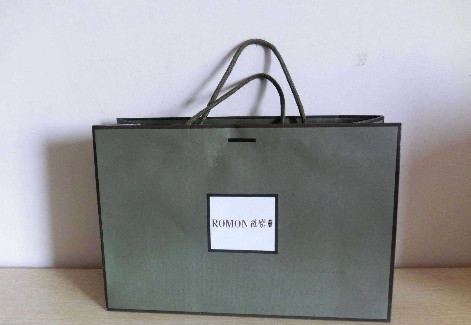 手提紙袋繩多種多樣，我們?cè)撛趺催x擇？