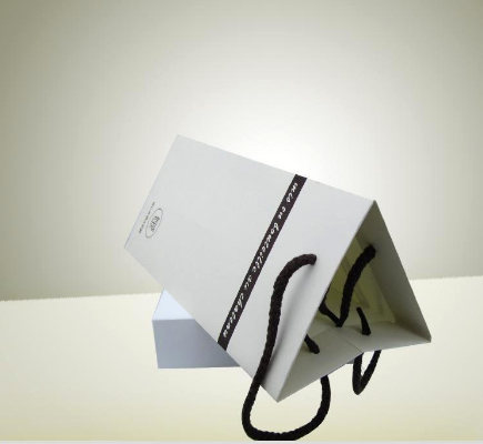 紙質手提袋的多元展現(xiàn)形式