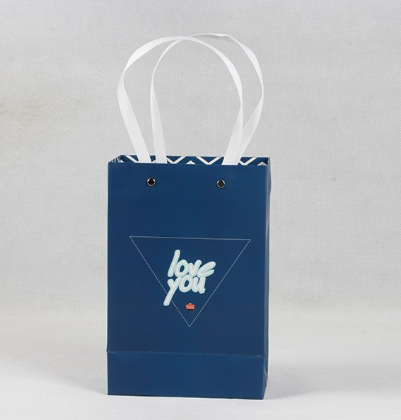 找紙袋廠家定做紙袋容易遇到的三大問(wèn)題